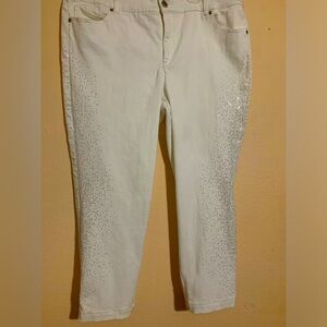 Chicos so slimming size 2.5 (14-16) beautiful white capri jeans